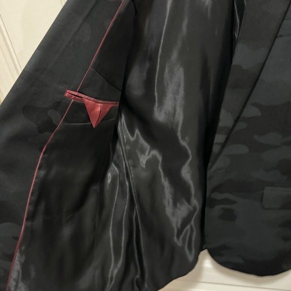 "Urban Chic: The Camouflage Print Fashion Blazer by Express" - Picture 2 of 3